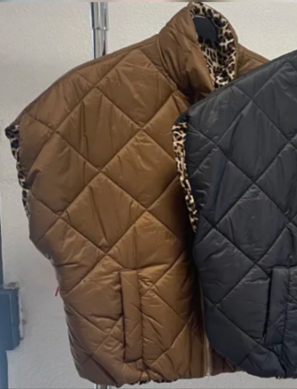Doudoune ALIX sans manches femme réversible léopard oversized made in Italy - Vue face coloris caffé