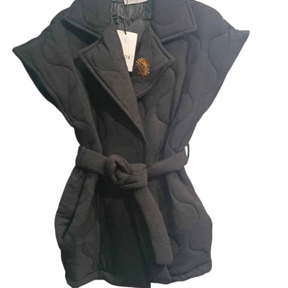 Gilet YORI matelassé sans manches femme - Détail broche amovible et finitions