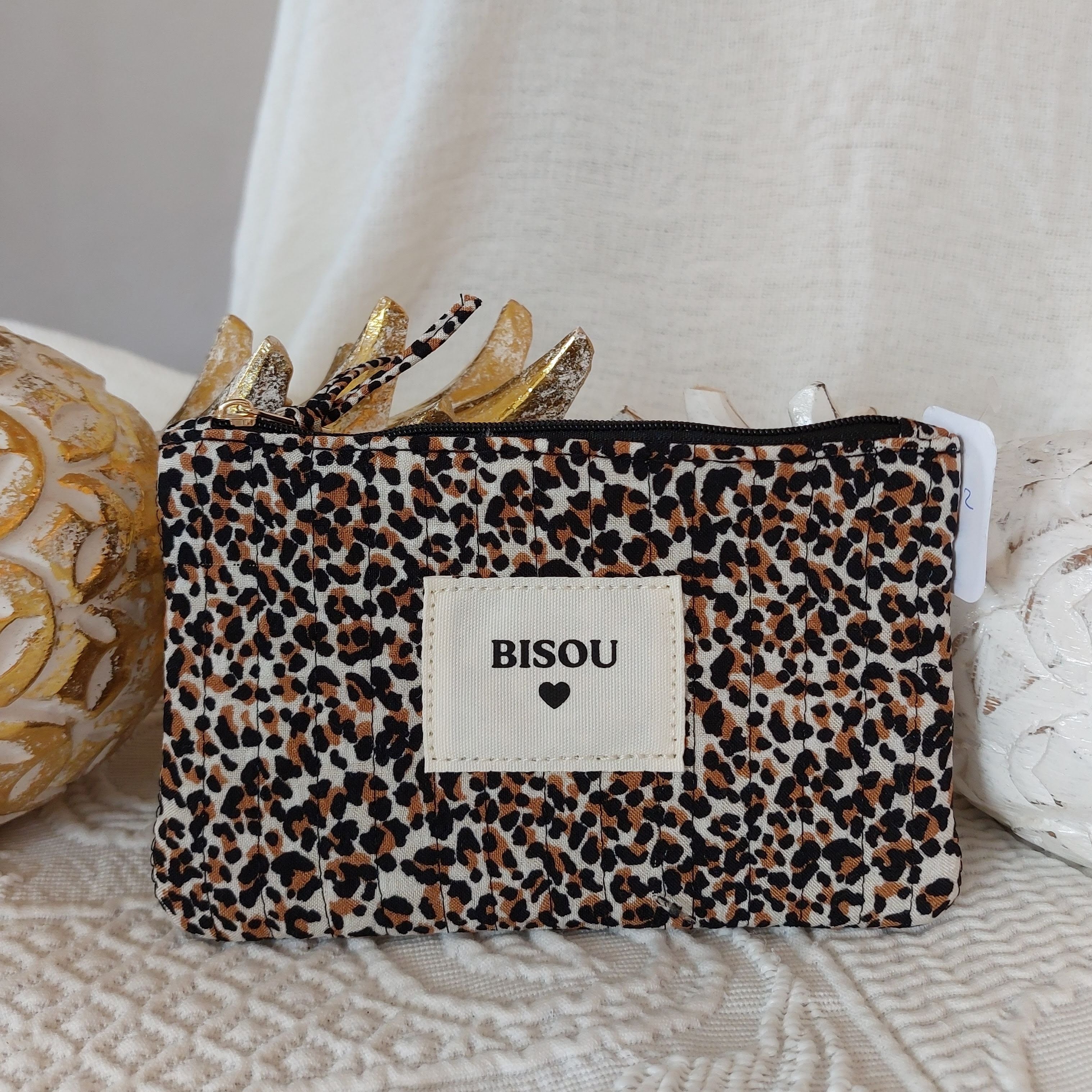 Pochette imprimé léopard 16*11 méssage "Bisou" avec un ptit coeur noir