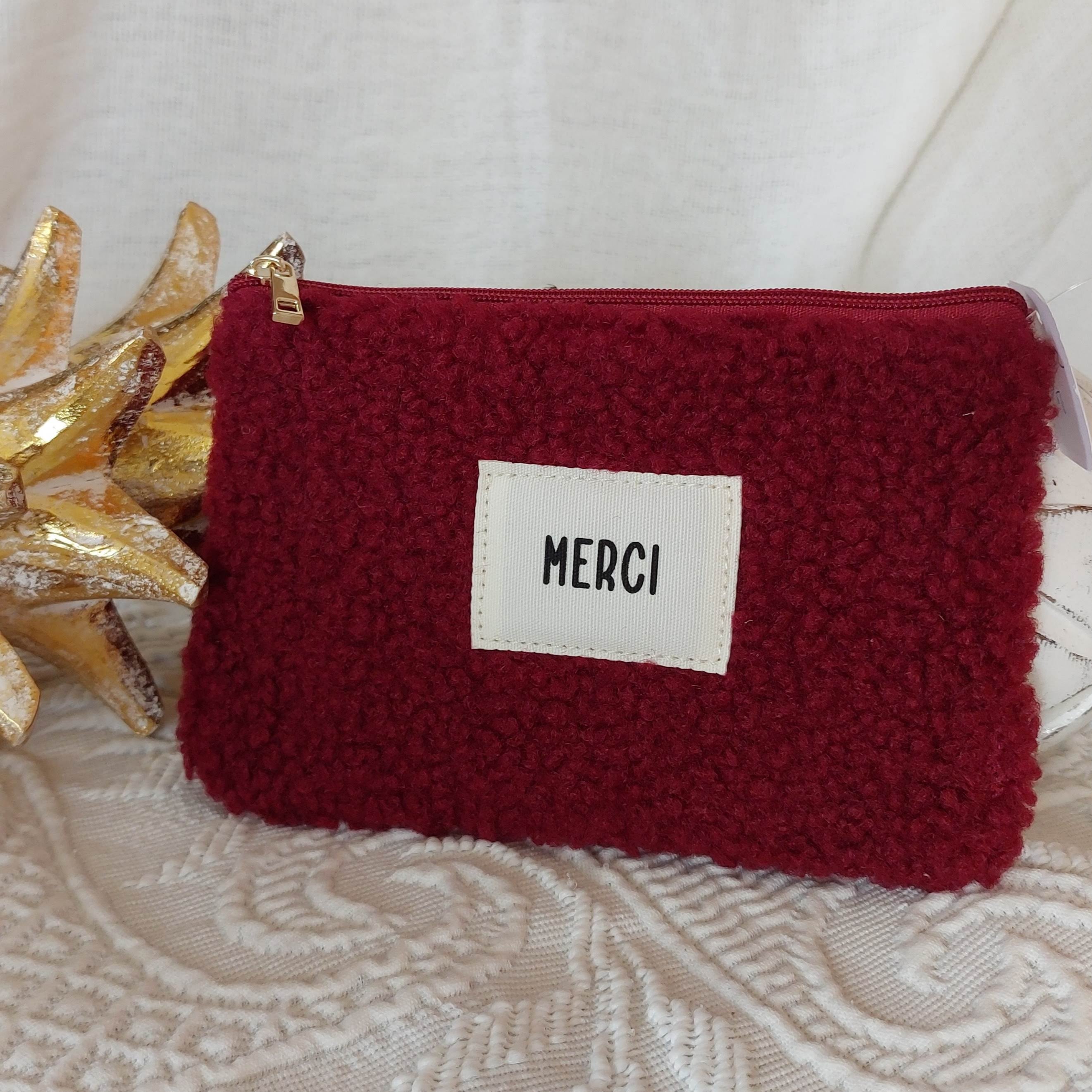 Pochette 16*11 bordeaux en bouclette et message "Merci"