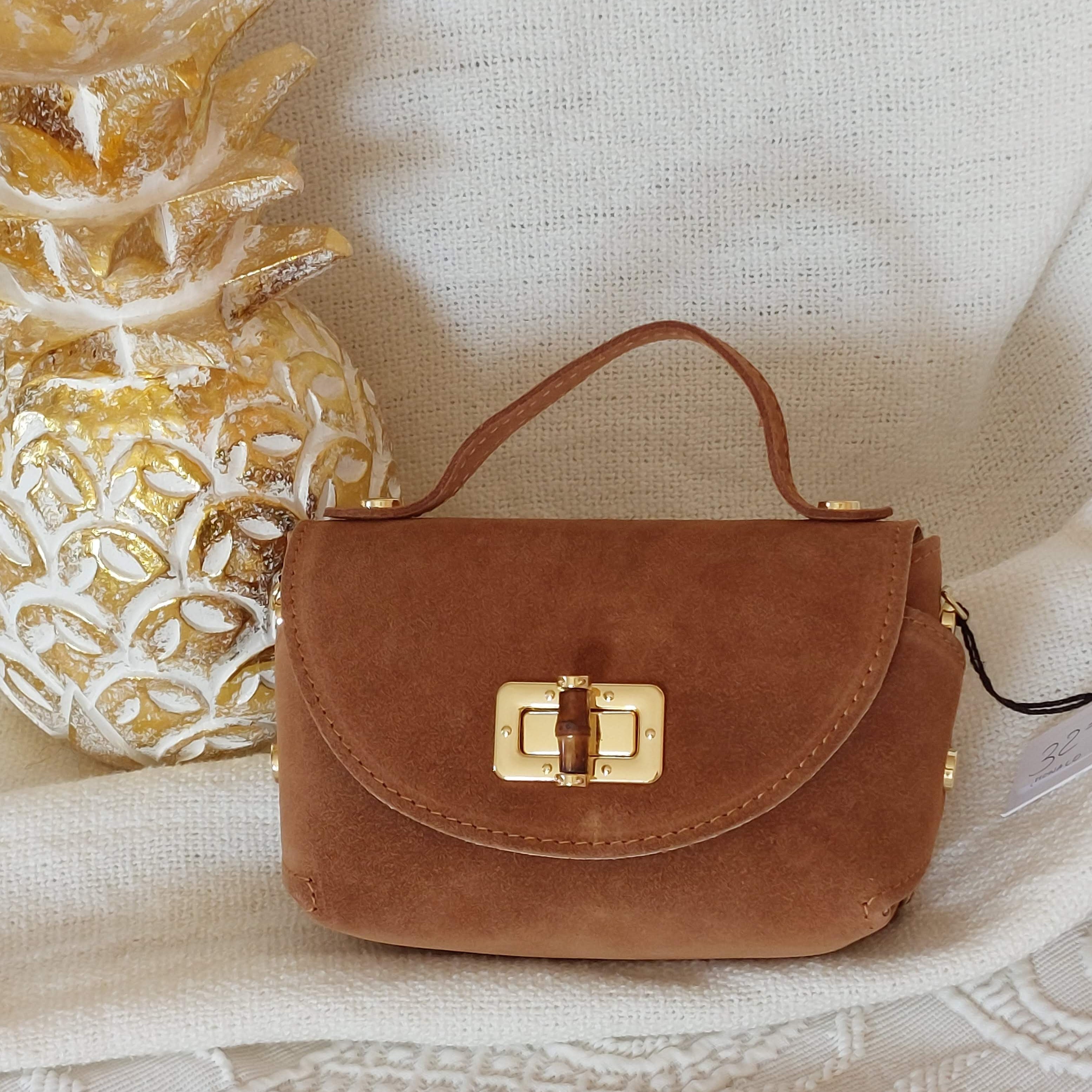 Minaudière Monaco cuir nubuck camel - Vue de face élégante