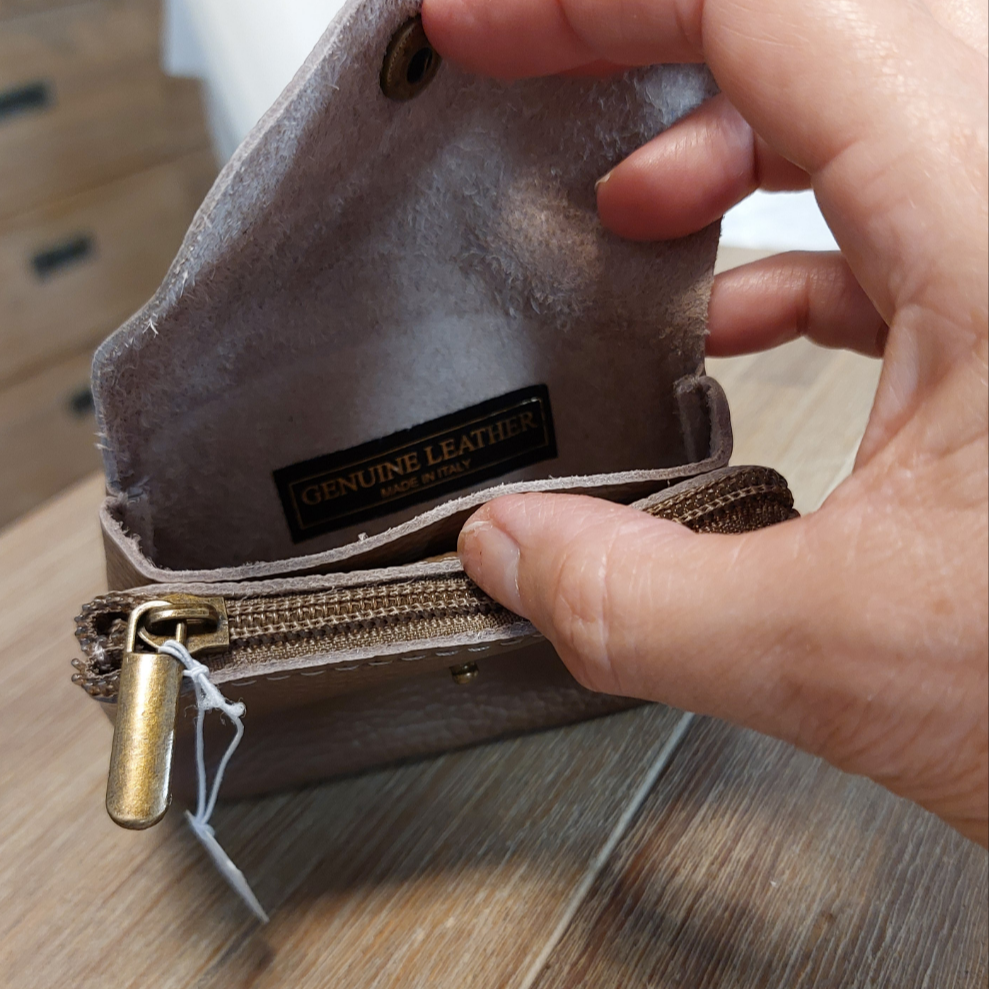 Portefeuille Vendi ouvert - détail compartiments zip sécurisé et rabat pression