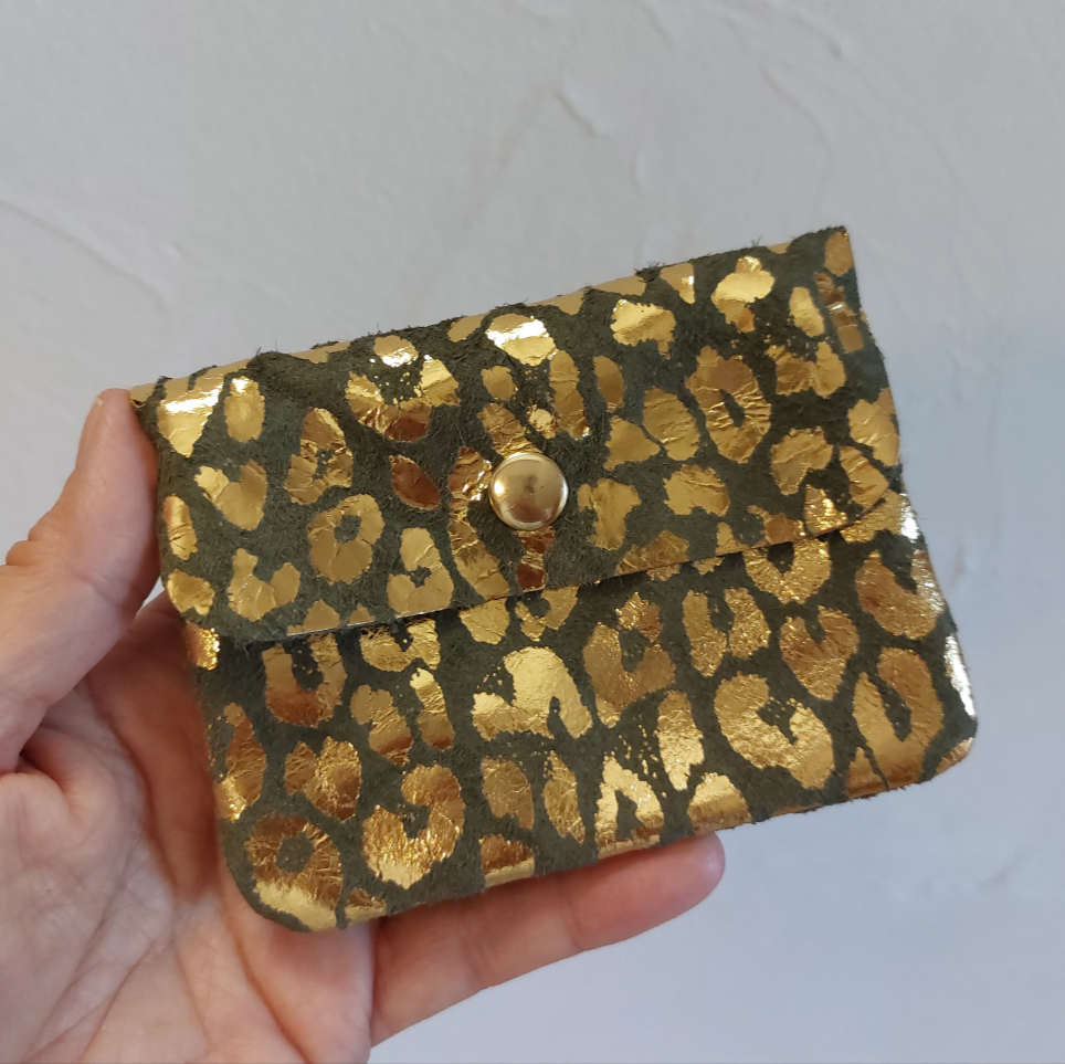 Portefeuille cuir nubuck kaki motif doré - élégance et praticité