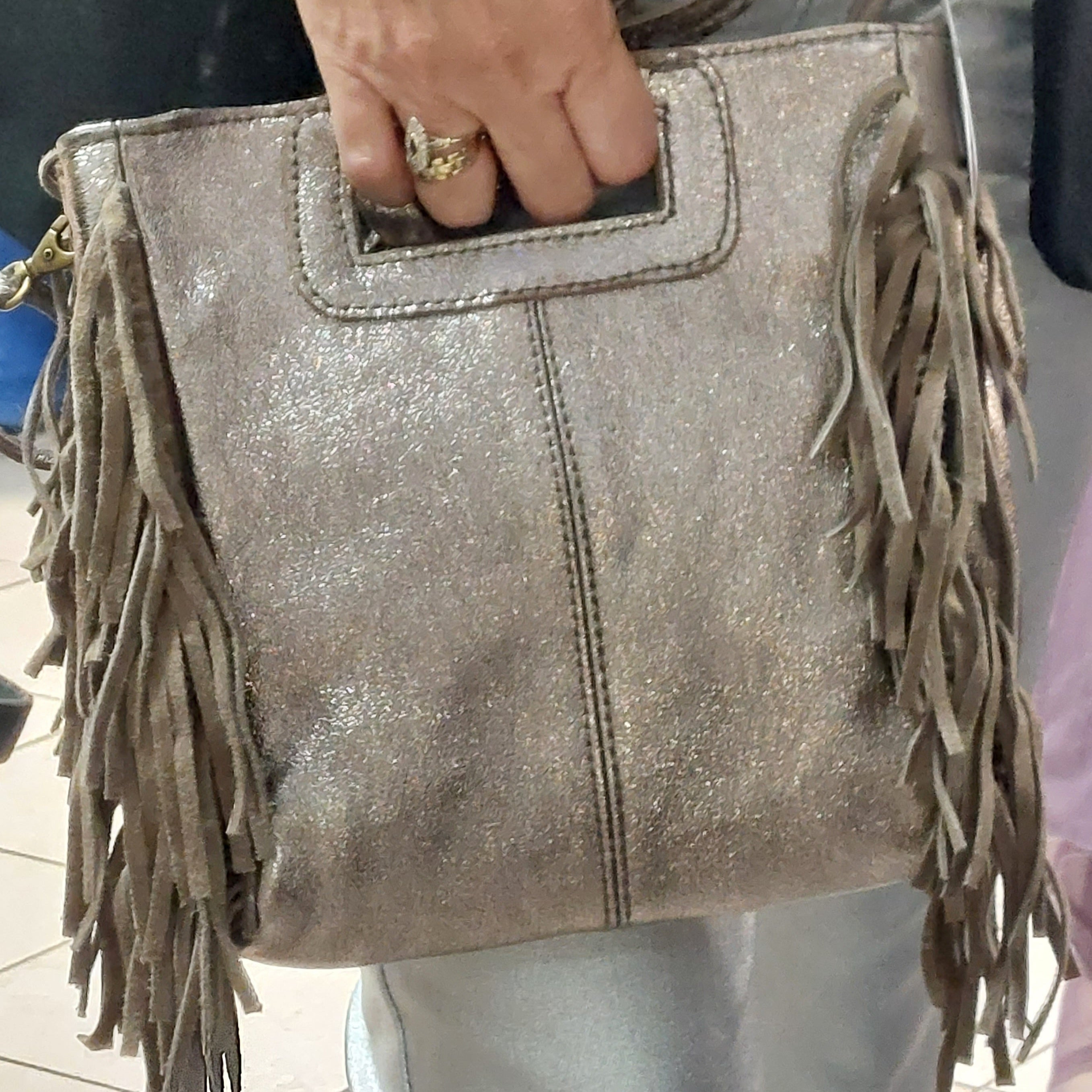 Sac Nevada porté à la main par une femme