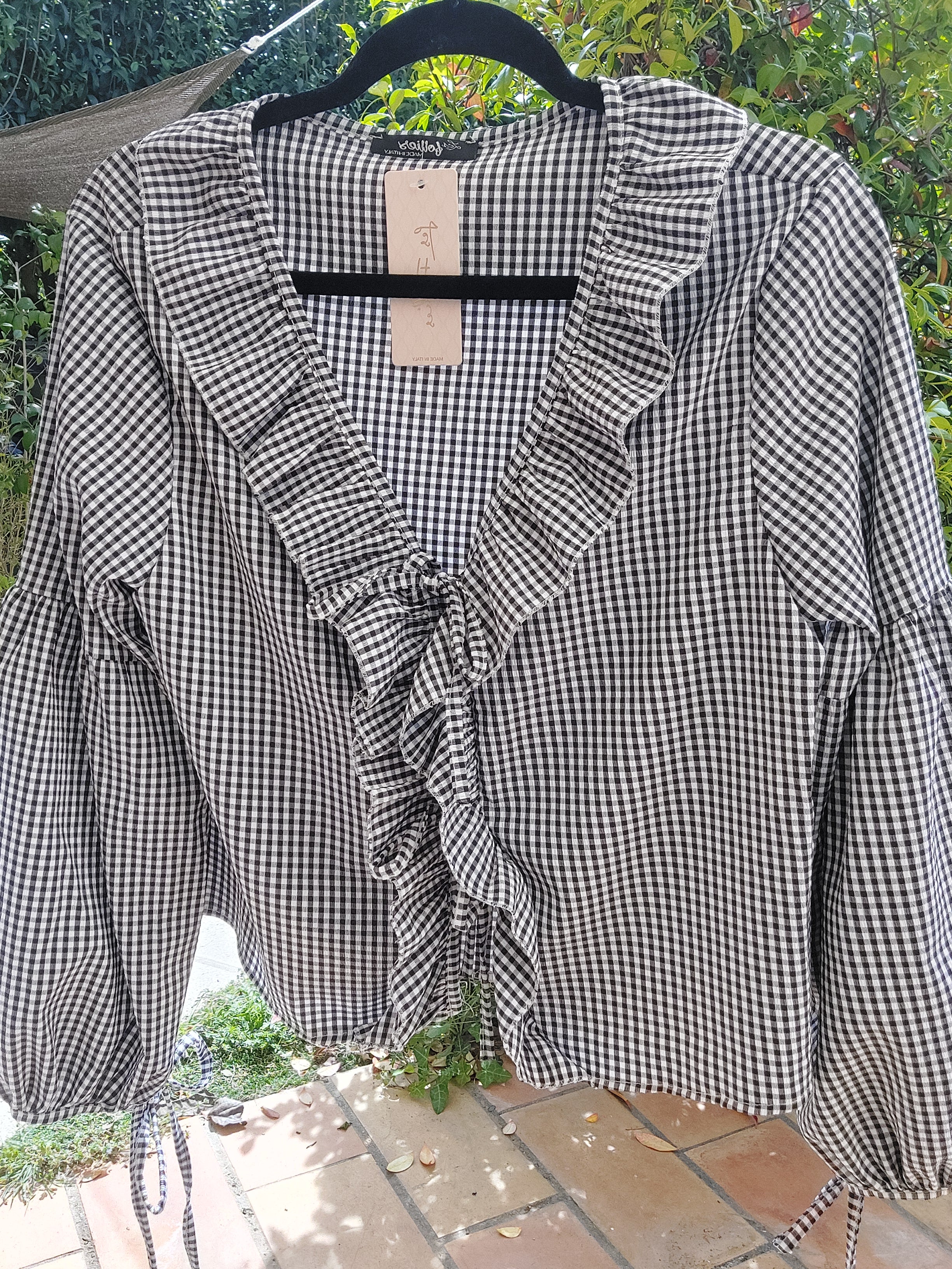 INEVA-TOP OUVERT DEVANT-TOP VICHY STRETCH-TOP COTON VICHY-TOP NOIR ET BLANC-TOP COTON GAUFRÉ-TOP AVEC 3 ATTACHES-TOP TROIS NŒUDS-TOP IMPRIMÉ VICHY SUR MARIGNANE
