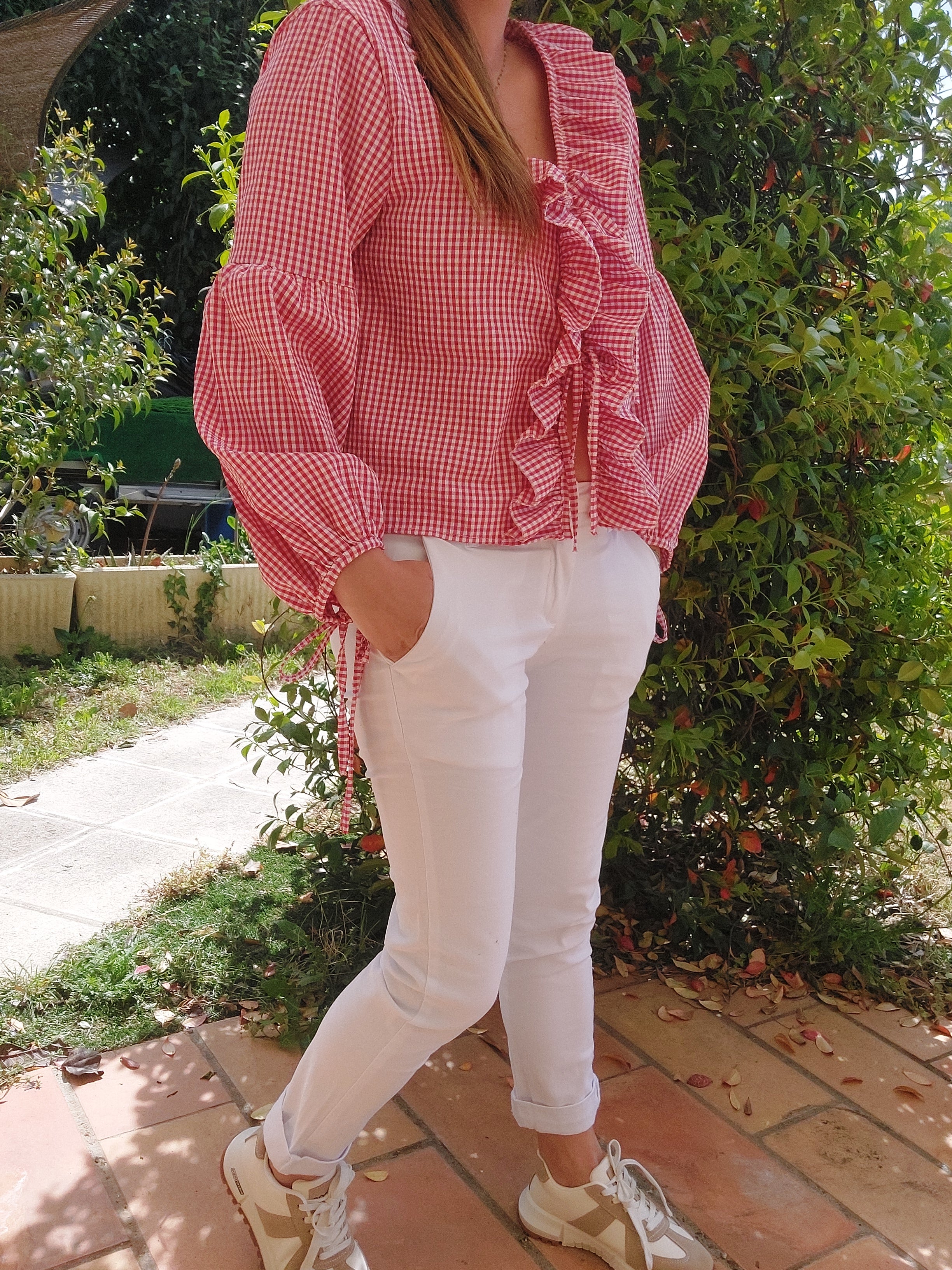 INEVA-TOP OUVERT DEVANT-TOP VICHY STRETCH-TOP COTON VICHY-TOP ROUGE-TOP COTON GAUFRÉ-TOP AVEC 3 ATTACHES-TOP TROIS NŒUDS-TOP IMPRIMÉ VICHY ROUGE ET BLANC