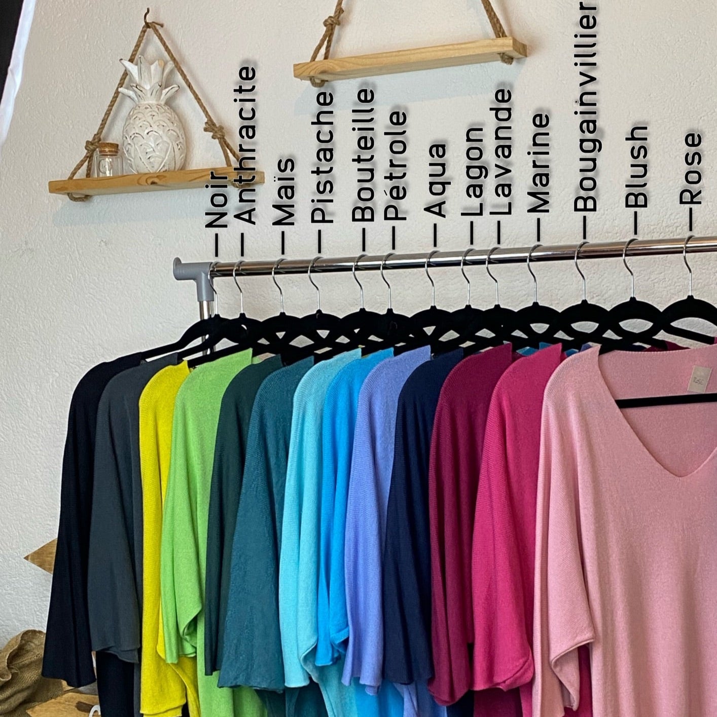 Pull MIREILLE 20 coloris disponibles : marine, blanc, bleu, vert, noir, beige
