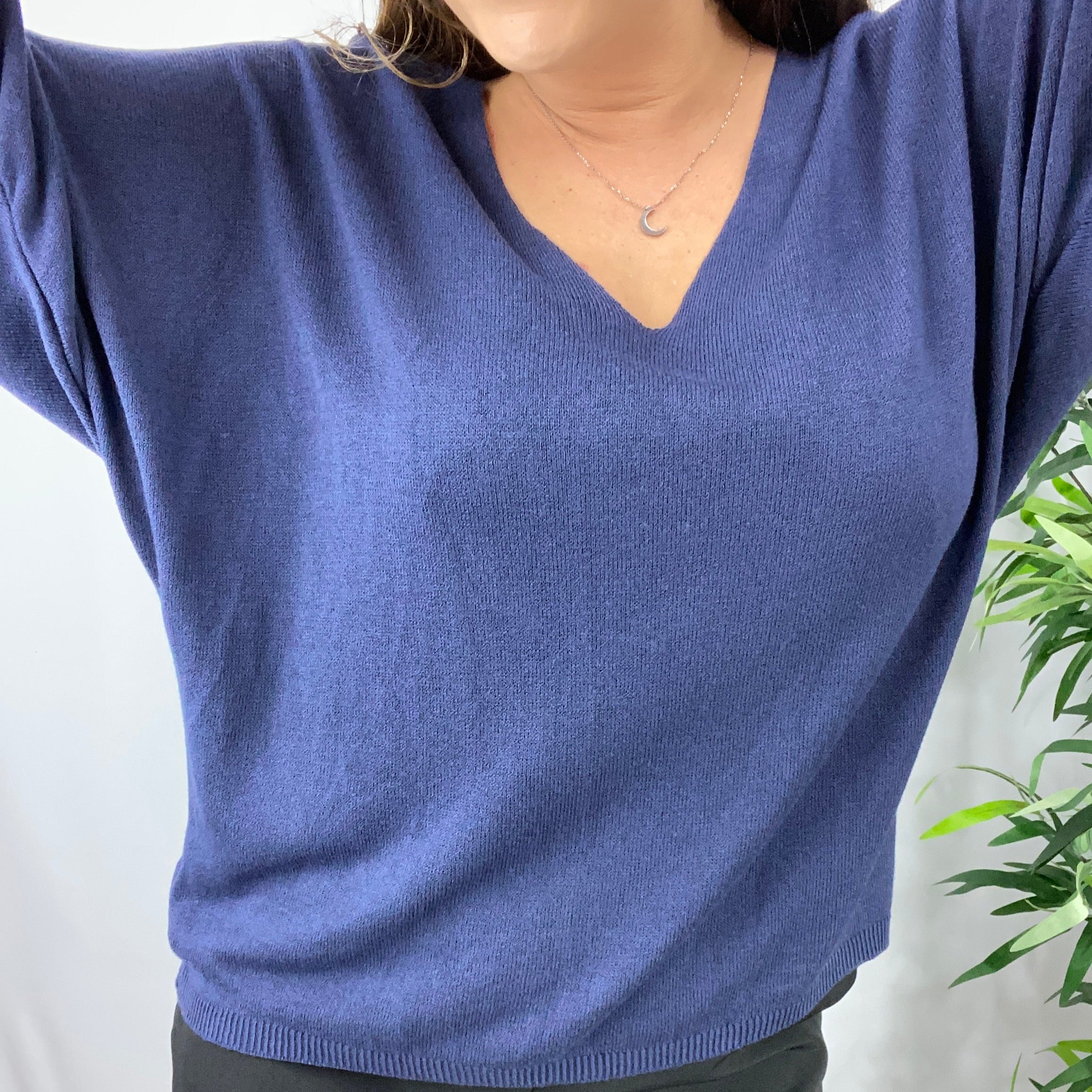 Pull MIREILLE bleu lavande col V oversized modal acrylique femme, best-seller ineva