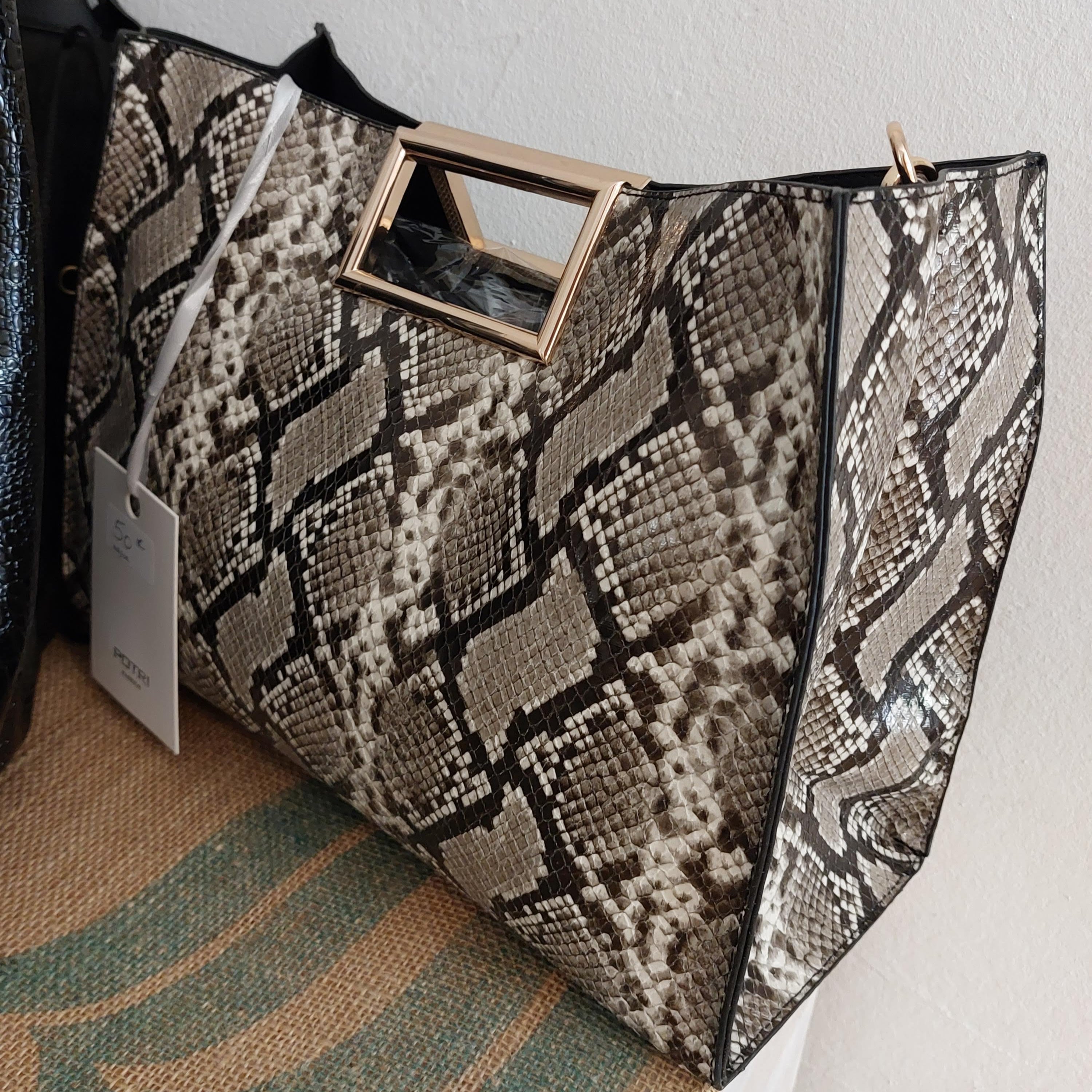 Sac à main grand modèle forme cabat imprimé python NADOR