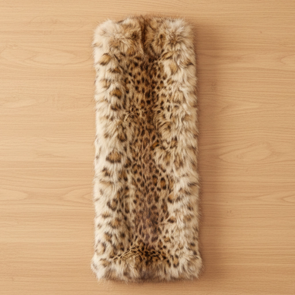 Cache-cou Eiger.l détail fausse fourrure douce motif léopard