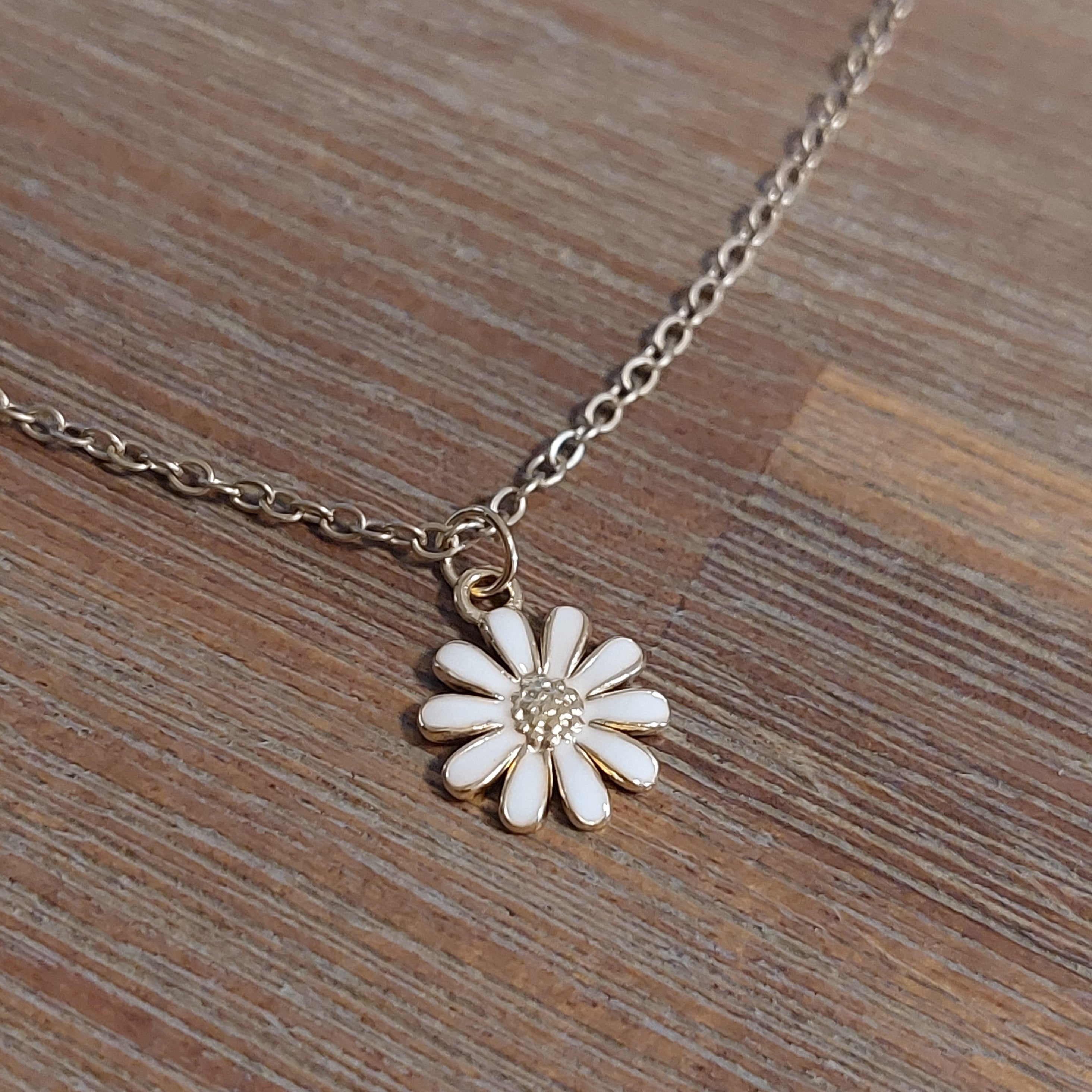 Collier Manta – Chaînette Dorée Acier Inoxydable & Pendentif Fleur Rose Pâle