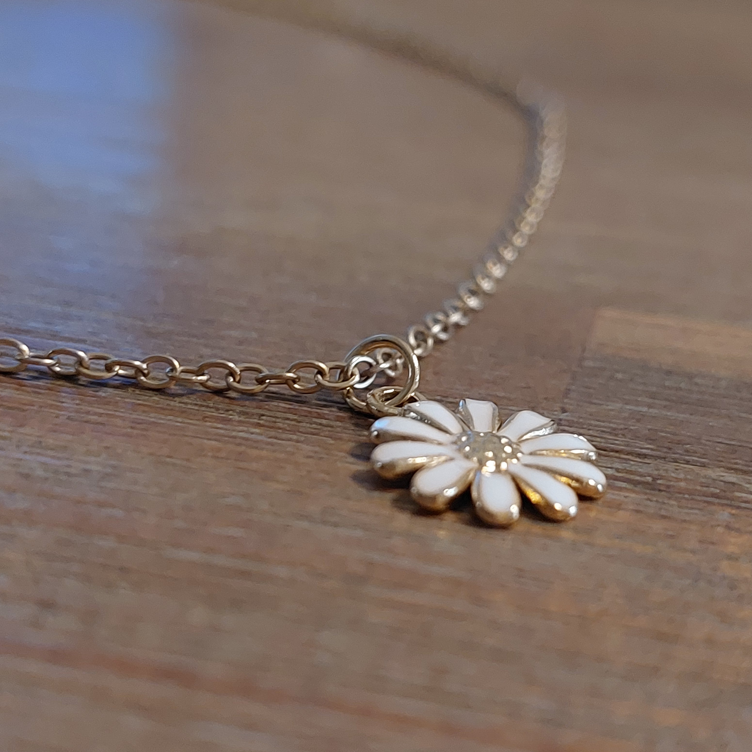 Collier Manta – Chaînette Dorée Acier Inoxydable & Pendentif Fleur Rose Pâle