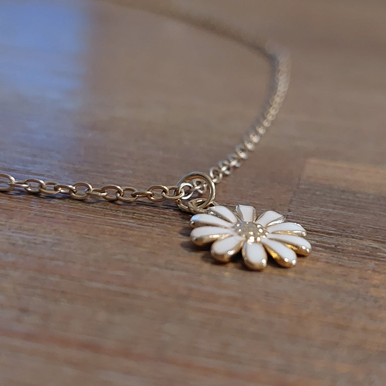 Collier Manta – Chaînette Dorée Acier Inoxydable & Pendentif Fleur Rose Pâle