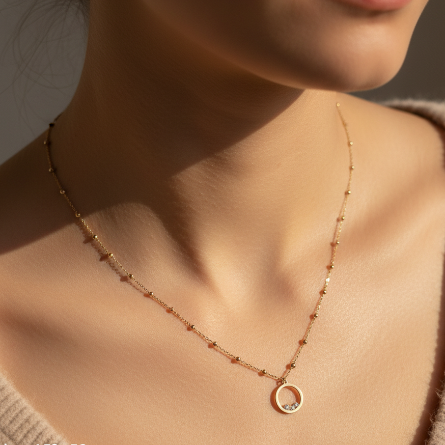 Collier Loja – Chaînette Dorée Boules & Pendentif Cercle Brillants Acier Inoxydable