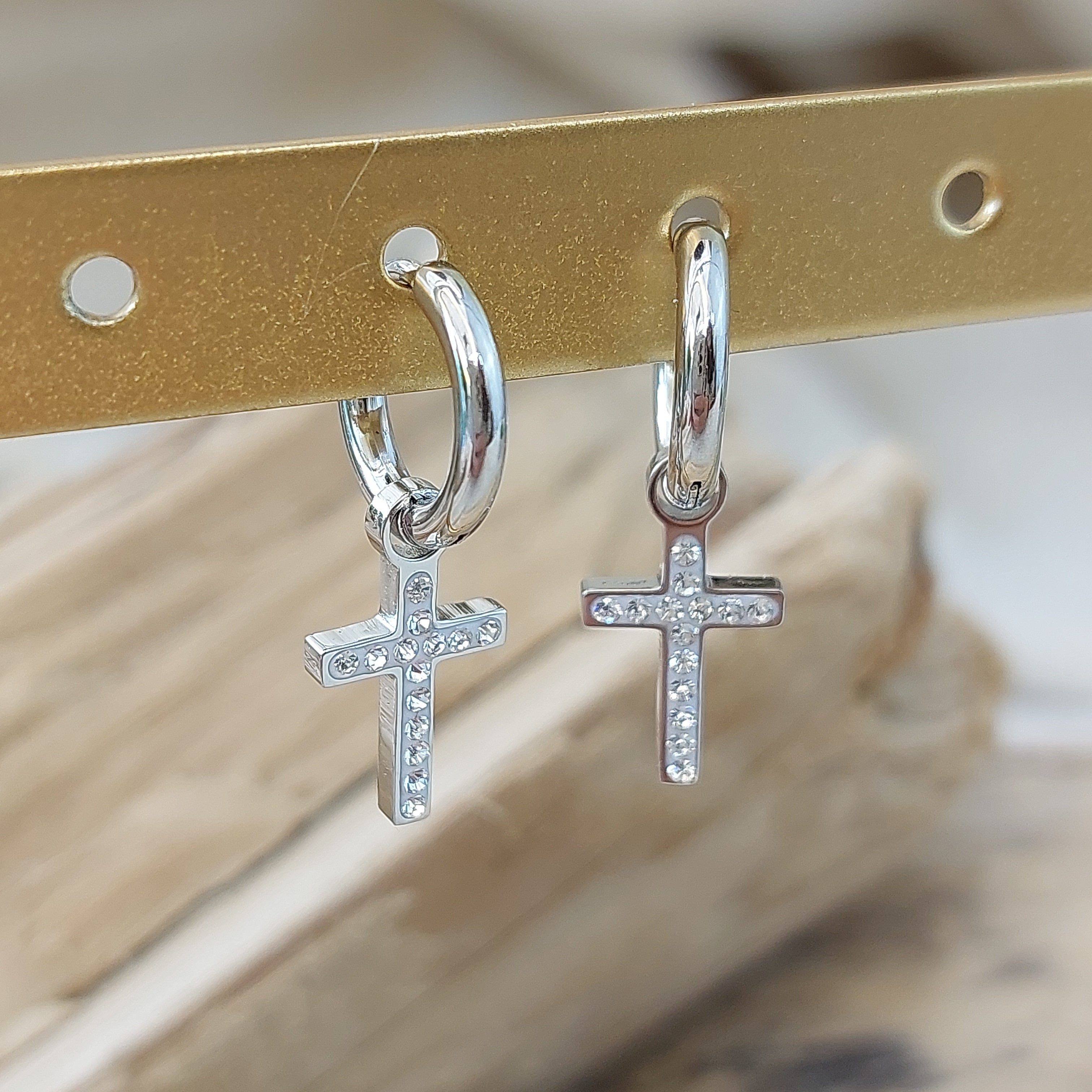 INEVA-BOUCLES D OREILLES ACIER INOXYDABLE-BO PENDANTE CROIX-BOUCLES D OREILLES PETITES CREOLES ARGENTES ET PENDANTS CROIX CERTIS DE STRASS-BO PETITES CROIX PENDANTES-MAGNIFIQUES PENDANTS PAS CHERS