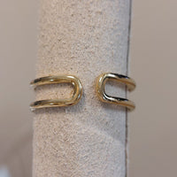 Détail bague Ani motif léopard sur pastille dorée