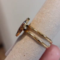 Bague Ani acier inoxydable doré vue de profil pastille ronde léopard