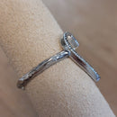 Bague réglable Manaus cœur martelé - vue de profil design minimaliste argenté
