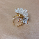 Bague White dorée – détail fleur perles blanches, bague réglable acier inoxydable femme