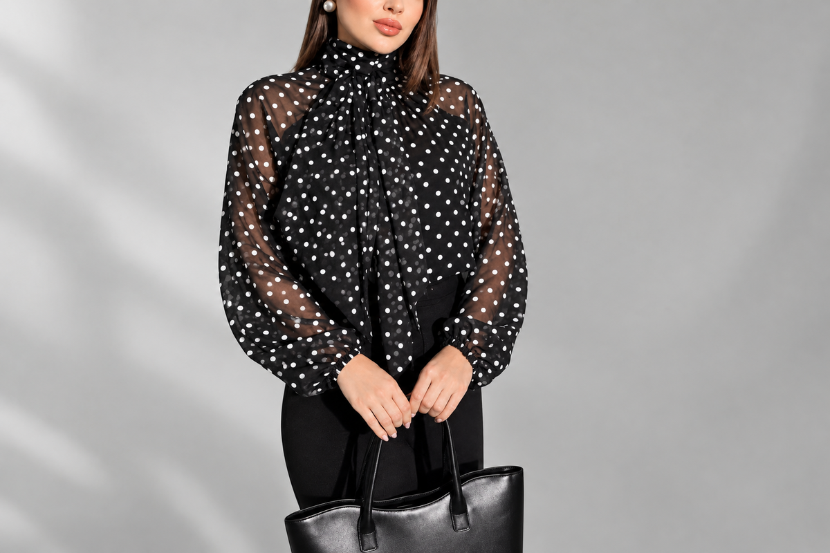 Blouse_Julia_noire_porte_face.png