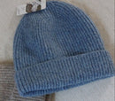  Bonnet en maille lurex sans pompom et avec un revers, couleur bleu jean et  sur Ensues-la-redonne