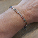 Bracelet argent a anneaux trés allongés afin d'accrocher nos charms en accumulation. 