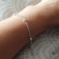 Bracelet argent Varanasi porté au poignet - bijou minimaliste femme