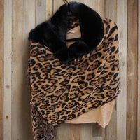Cache-épaules LAREDO viscose douce - présentation e-commerce - coloris camel fourrure noire