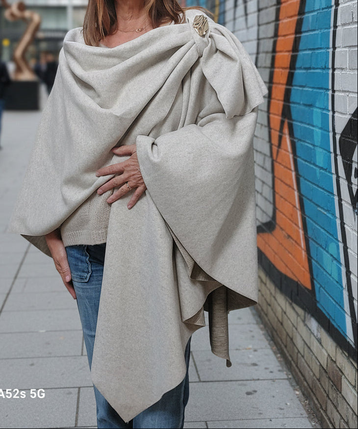 Cape Edwige - Cape Femme Élégante avec Broche Dorée Amovible