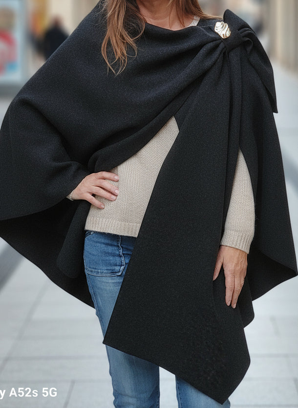 Cape Edwige - Cape Femme Élégante avec Broche Dorée Amovible