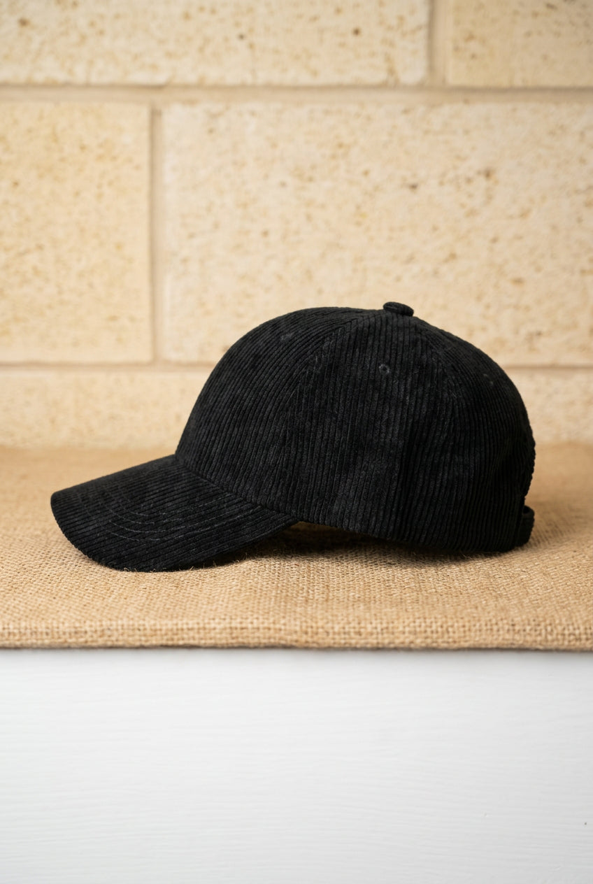 Casquette Dallas noire en velours côtelé, vue de profil
