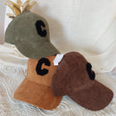 vue des trois casquettes a savoir camel caffé et kaki