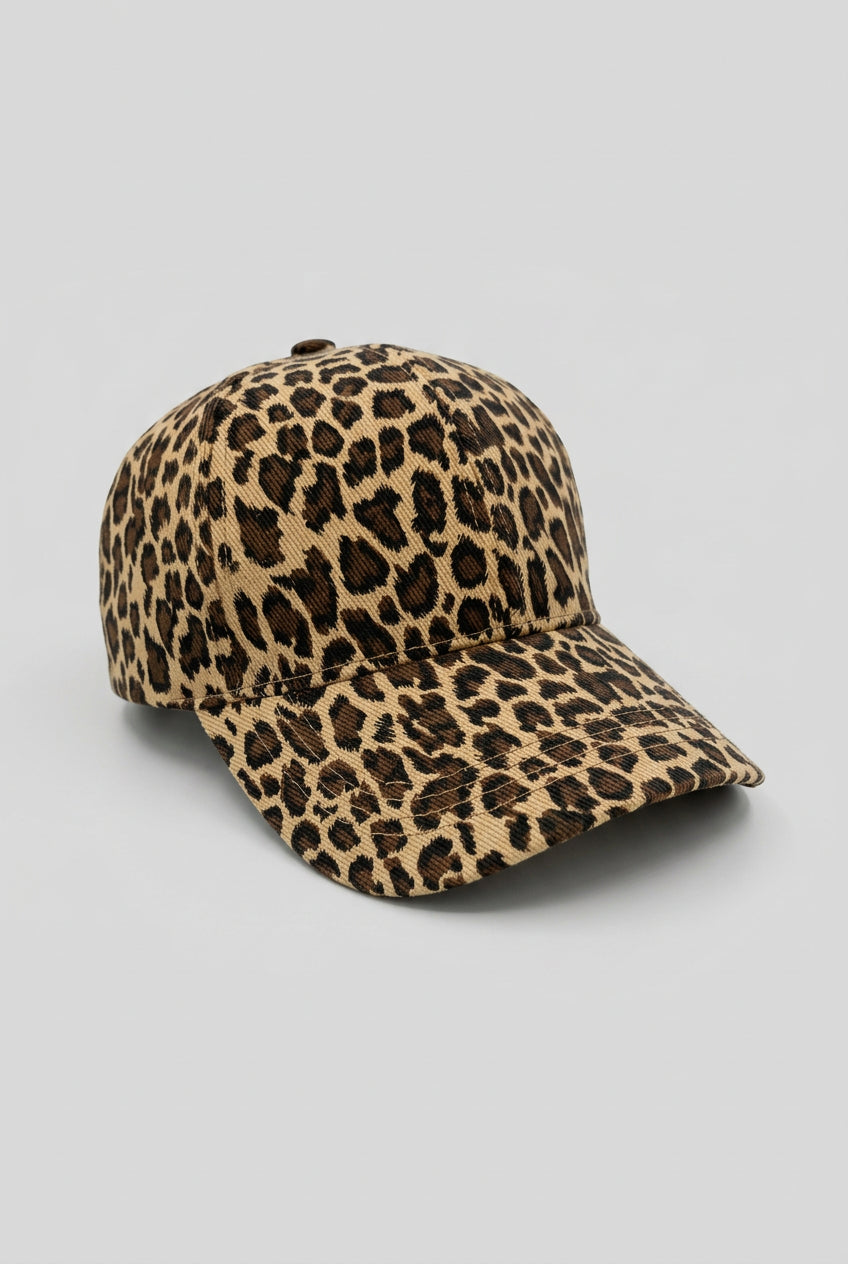 Casquette baseball Vega à imprimé léopard, vue de trois quarts avec visière courbée
