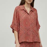 Chemise ample imprimé bandana Coline terracotta manches 3/4 portée - ineva