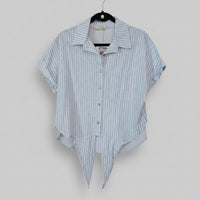 Détail pattes à nouer chemise Maelle rayée coton lin - ineva