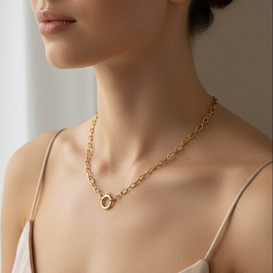 Collier Dalat Chaîne Maillons Martelés - Acier Inoxydable Doré avec Fermoir à Charms