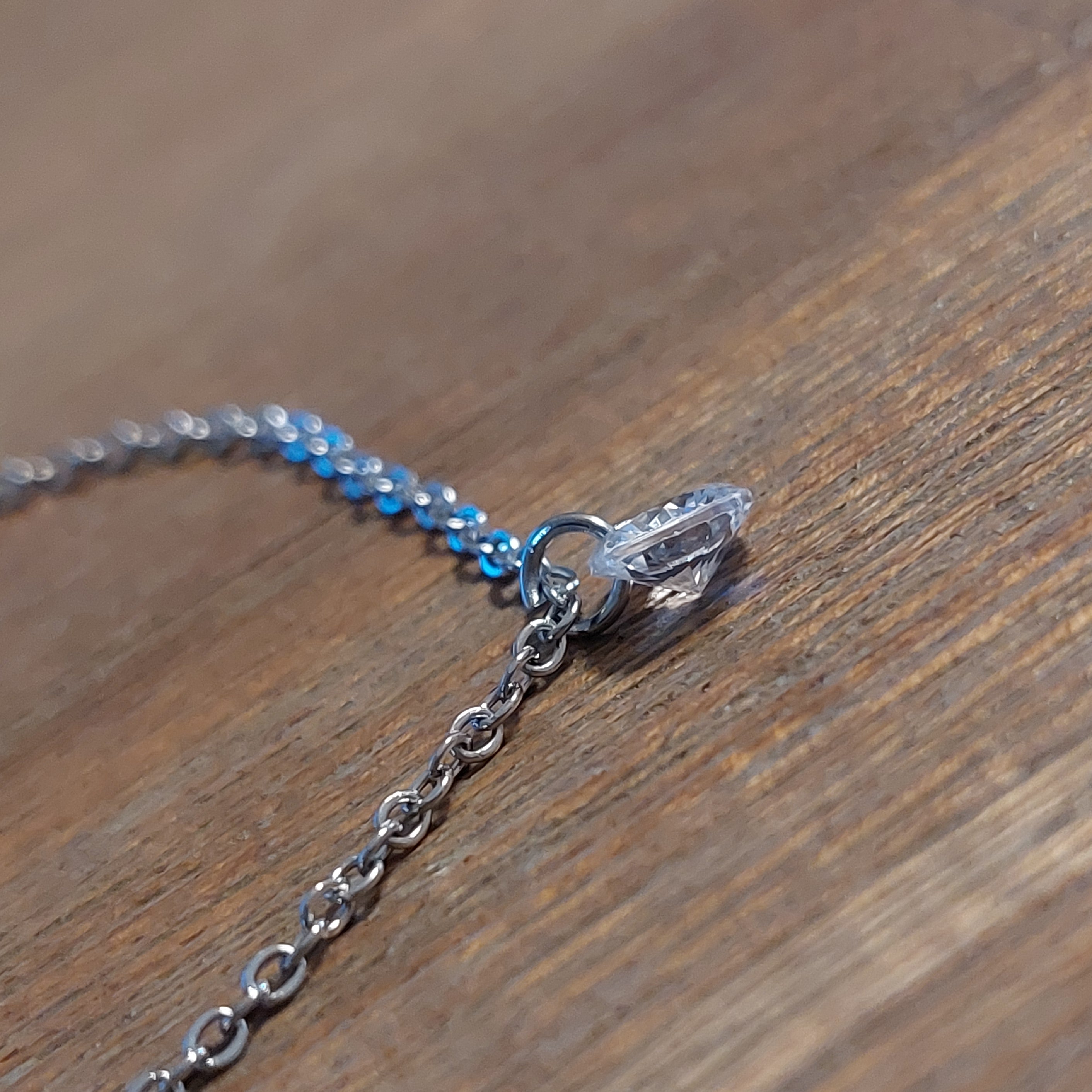 Collier Tulcan acier inoxydable argenté – bijou minimaliste femme, pendentif brillant discret