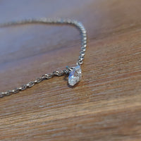 Collier Tulcan argenté – détail pendentif brillant libre et taillé, chaînette fine acier inoxydable
