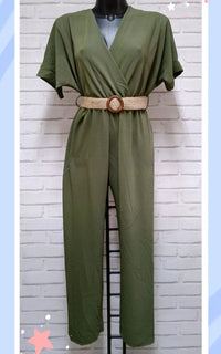 Combi longue fluide et droite avec decolleté croisé manches kimono et ceinture large traissée éastique et boucle ronde coloris kaki sur sausset les pins