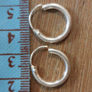 Créoles Pushkar argent 925 vue de profil - Détail du fermoir clipser sécurisé