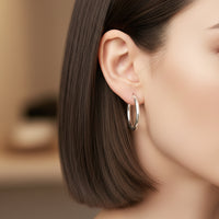 Créoles Cahal argent 925 portées - Boucles d'oreilles fines femme 2,4cm