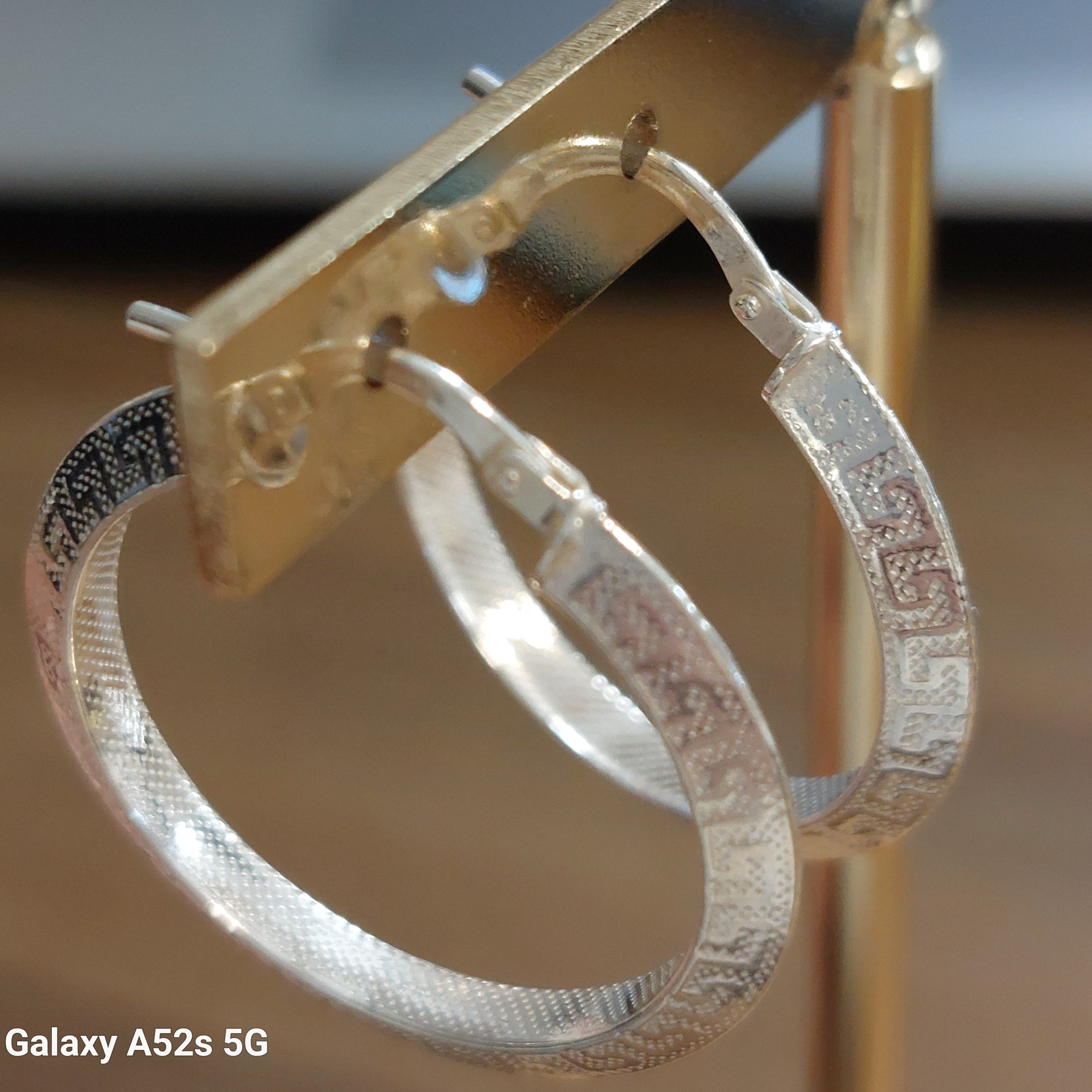 Détail motif gréco-romain créoles Mayapan argent 925