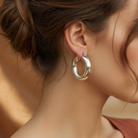 créoles, argent 925, taille, finition et porté sur un chignon sur carry le rouet