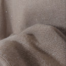 Détail col cheminée pull Karl camel - finition lurex dorée et maille très souple
