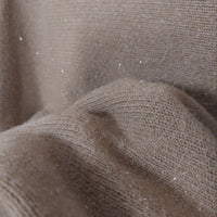 Détail col cheminée pull Karl camel - finition lurex dorée et maille très souple
