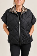 Doudoune sans manches réversible Alix noire portée, coupe oversized
