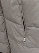 Détail de la poche zippée de la doudoune sans manches Malone
