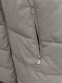 Détail de la poche zippée de la doudoune sans manches Malone
