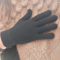 Gants Magic portés - gants femme maille noire poignet côtelé élastique hiver