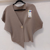  gilet GALA asymétrique sans manches en coloris beige avec bouton doré, taille unique 36-42